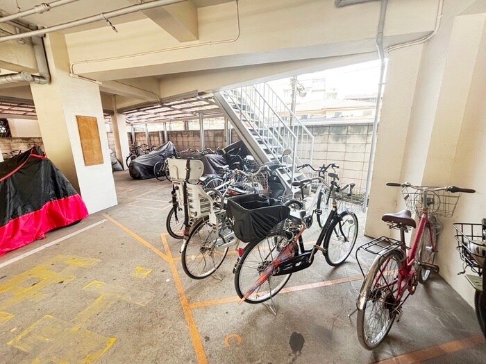 物件外観写真4　(駐輪場)