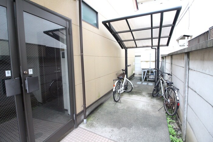 物件外観写真2　(駐輪場)