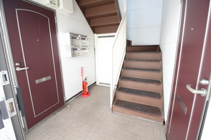 物件外観写真3　(エントランス部分)