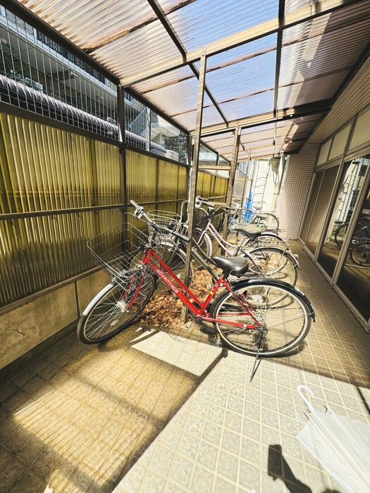 物件外観写真5　(駐輪場)
