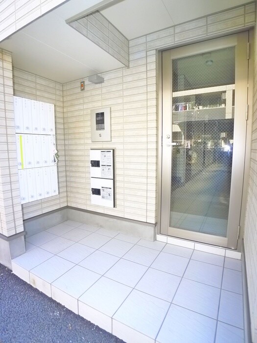 物件外観写真4　(エントランス部分)