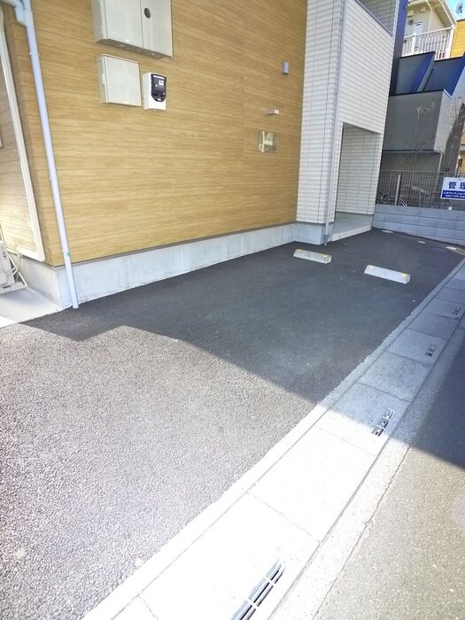 物件外観写真5　(駐車場)