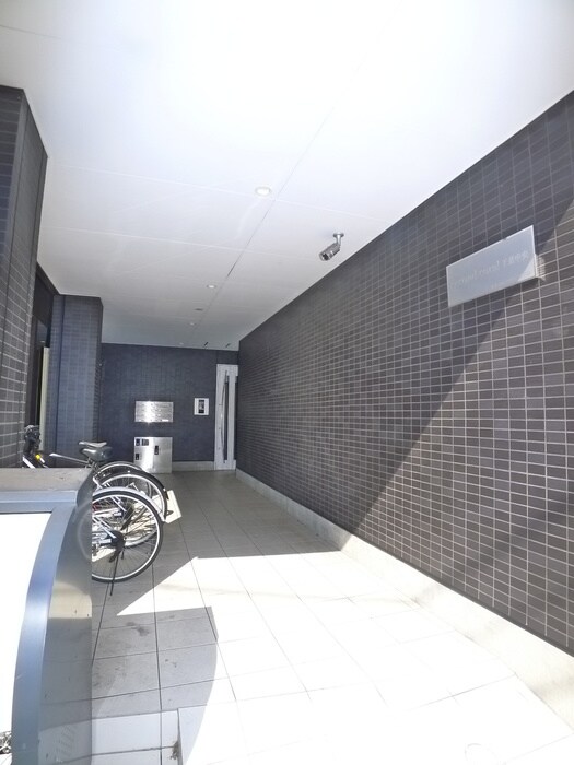 物件外観写真6　(エントランス部分)