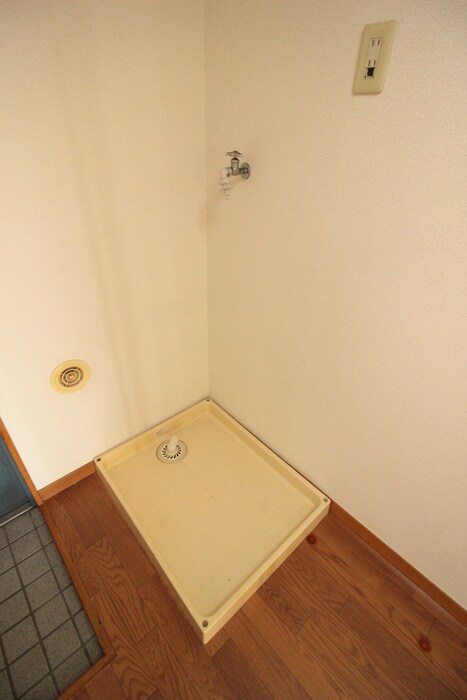 物件内観写真12　(洗濯機置場)