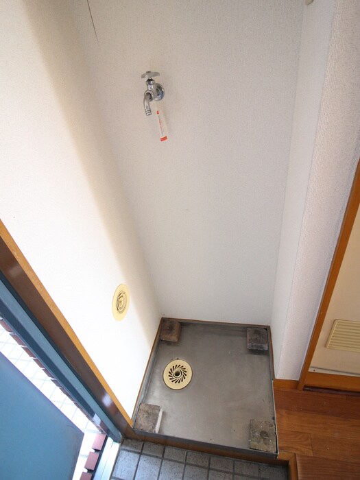 物件内観写真13　(洗濯機置場)