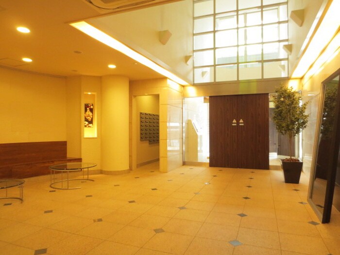 物件外観写真4　(エントランス部分)