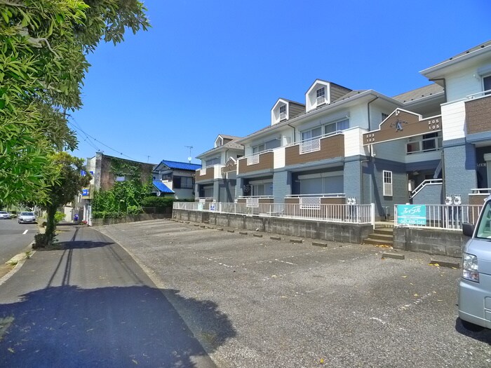 物件外観写真5　(駐車場)