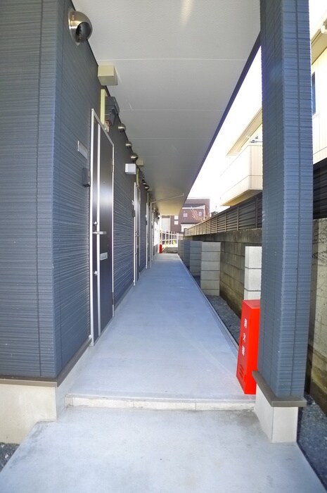 物件外観写真5　(エントランス部分)