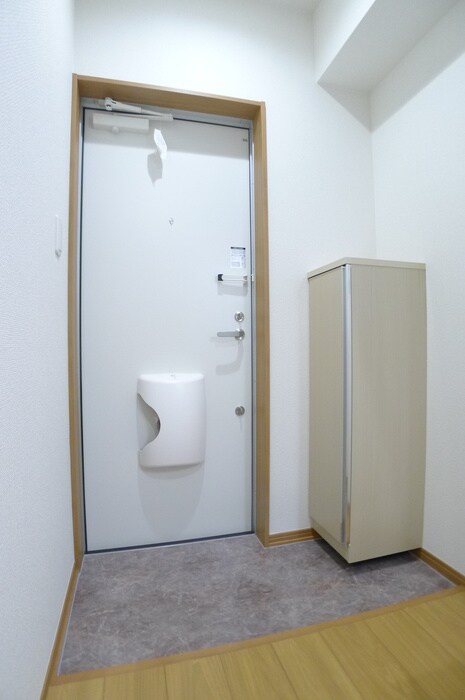 物件内観写真13　(玄関)