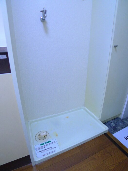 物件内観写真9　(洗濯機置場)