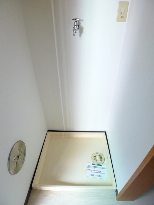 物件内観写真14　(洗濯機置場)