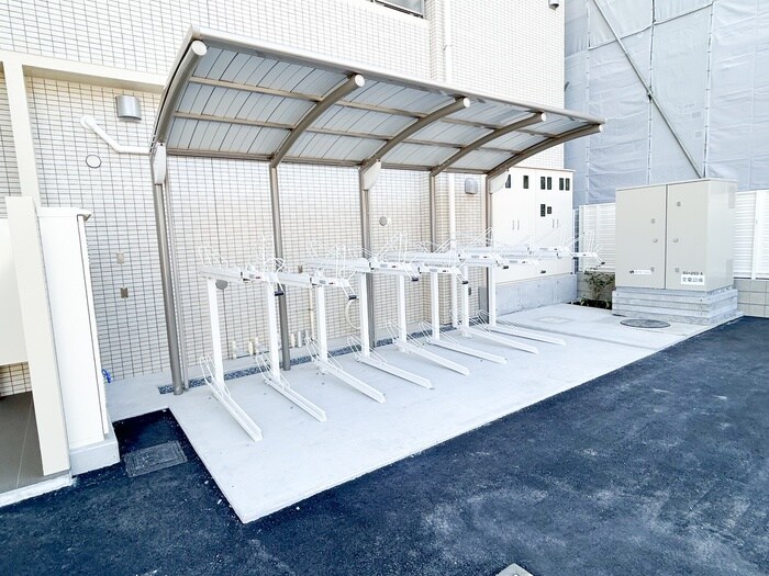 物件外観写真4　(駐輪場)