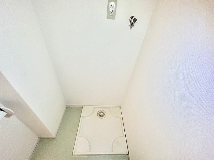 物件内観写真16　(洗濯機置場)