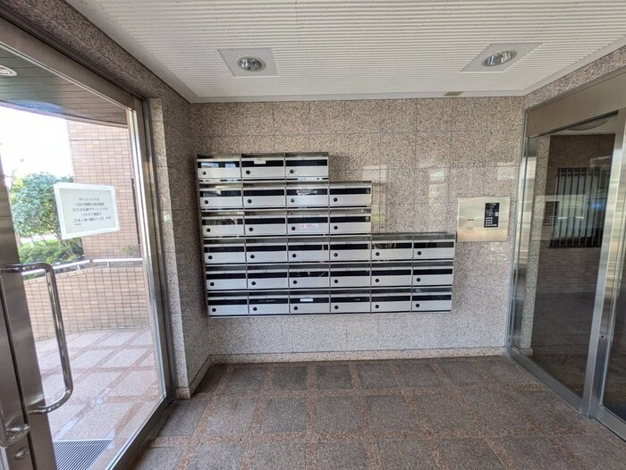 物件外観写真2　(エントランス部分)