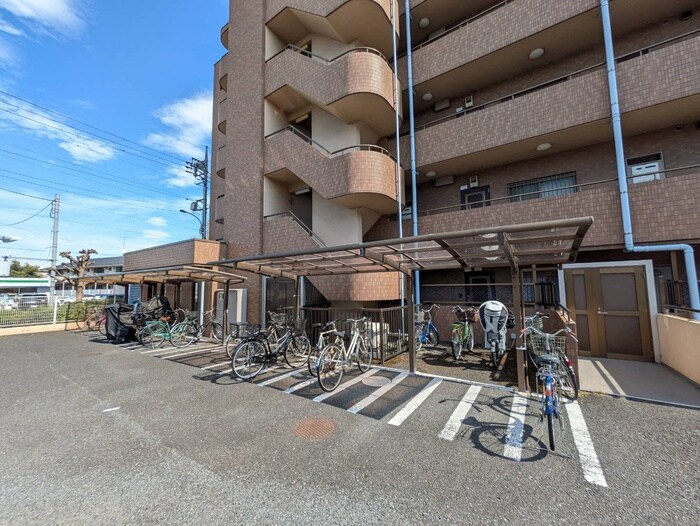 物件外観写真4　(駐輪場)
