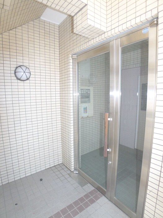 物件外観写真6　(エントランス部分)