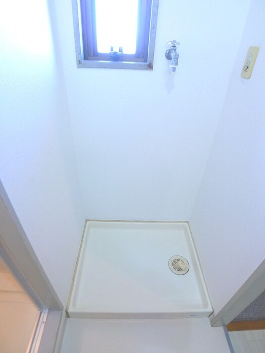 物件内観写真18　(洗濯機置場)