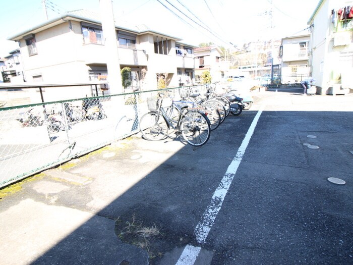 物件外観写真5　(駐輪場)