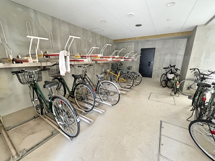 物件外観写真5　(駐輪場)