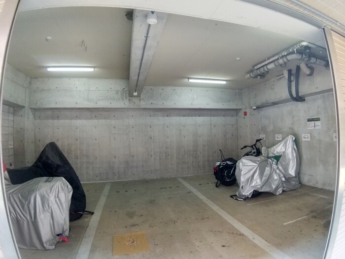 物件外観写真5　(バイク置き場)