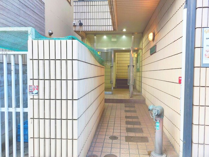 物件外観写真4　(エントランス部分)