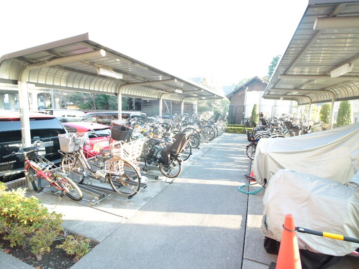 物件外観写真4　(駐輪場)