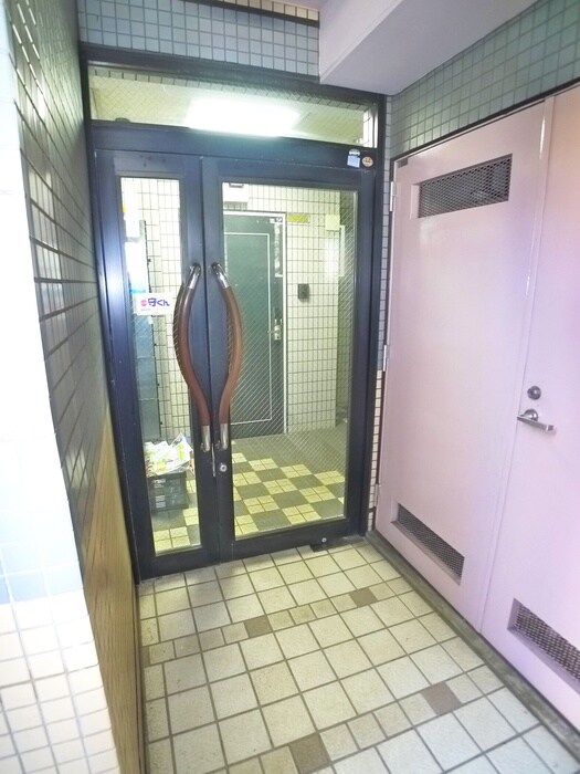 物件外観写真4　(エントランス部分)