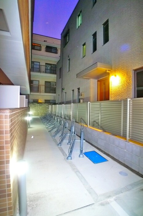 物件外観写真3　(駐輪場)