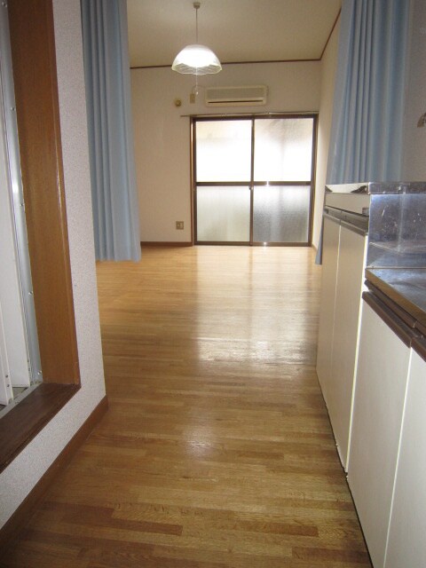 物件内観写真7　(室内からの展望)