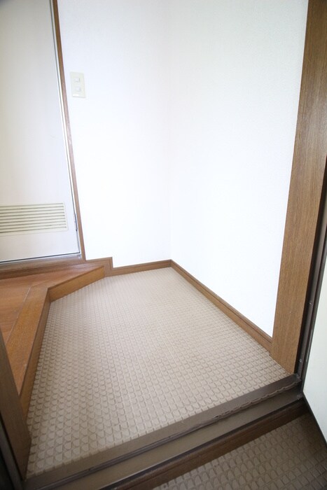 物件内観写真13　(玄関)