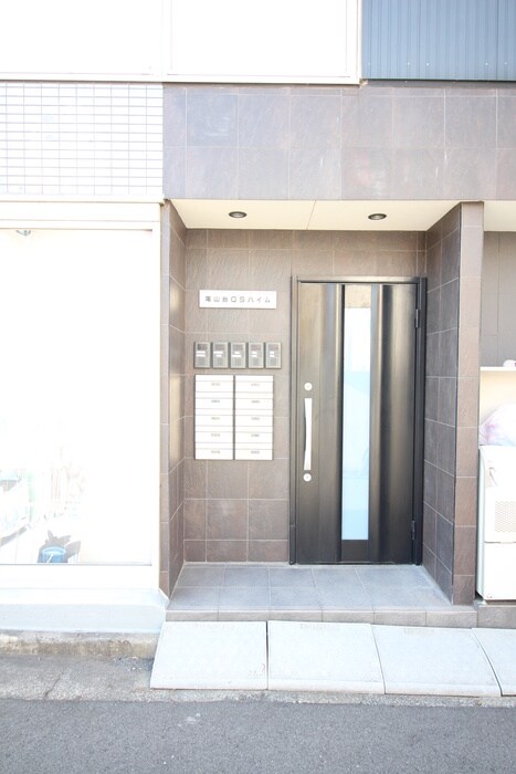 物件外観写真4　(エントランス部分)