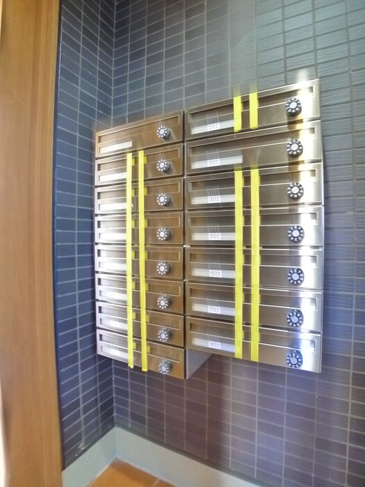 物件外観写真4　(エントランス部分)