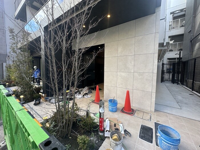 物件外観写真3　(エントランス部分)