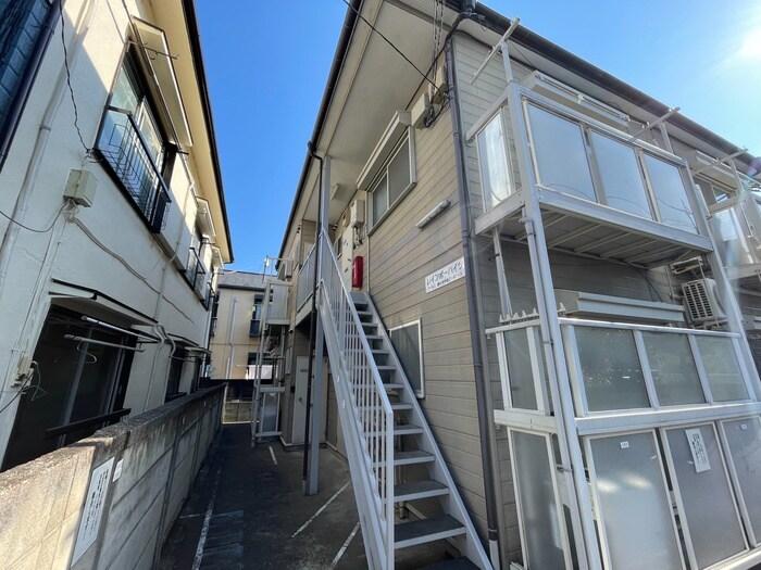 物件外観写真4　(エントランス部分)