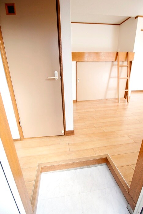 物件内観写真17　(玄関)