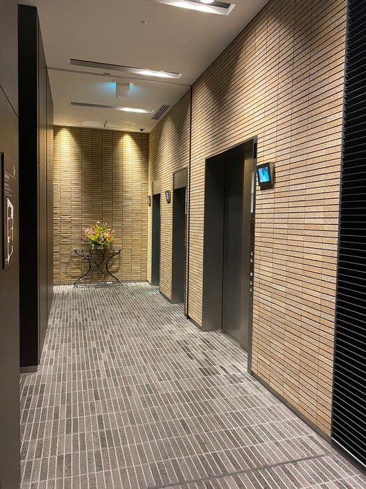 物件外観写真6　(エントランス部分)