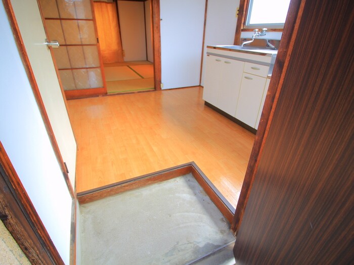 物件内観写真10　(玄関)