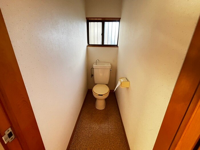 物件内観写真8　(トイレ)
