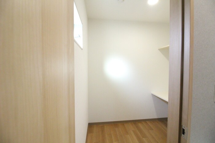 物件内観写真12　(収納)