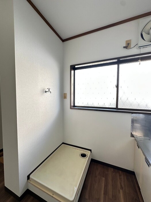 物件内観写真15　(洗濯機置場)