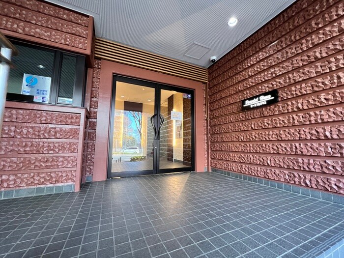 物件外観写真5　(エントランス部分)