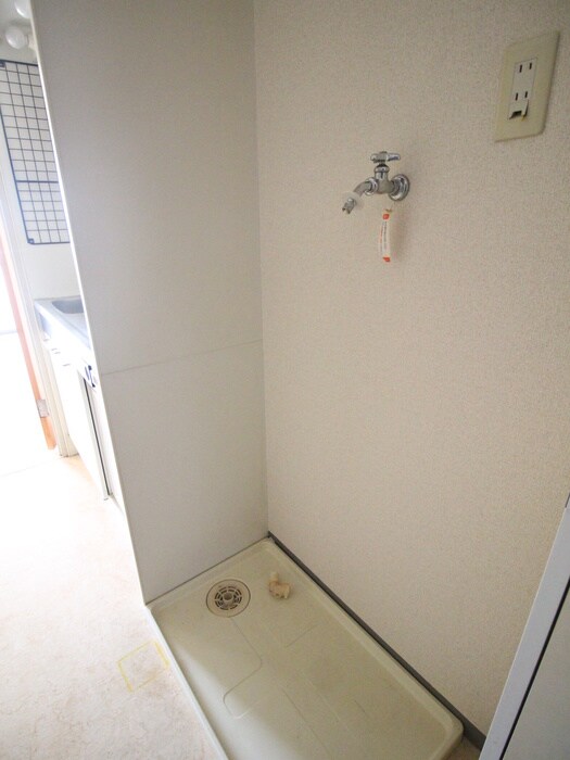 物件内観写真13　(洗濯機置場)