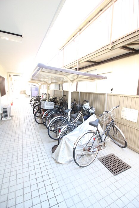 物件外観写真2　(駐輪場)