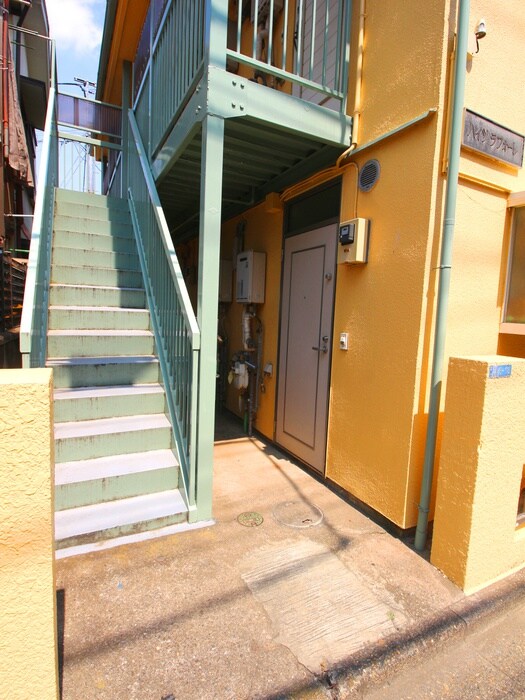 物件外観写真3　(エントランス部分)