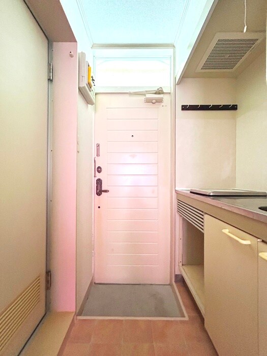 物件内観写真18　(玄関)