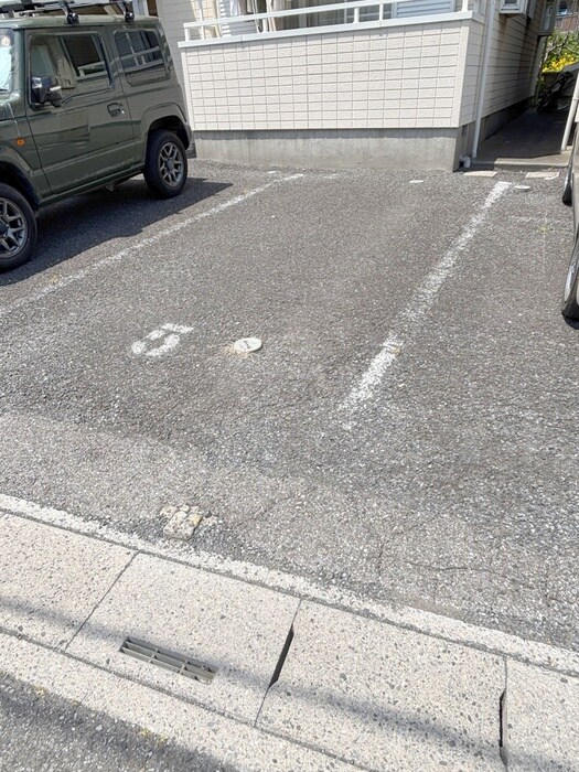 物件外観写真3　(駐車場)