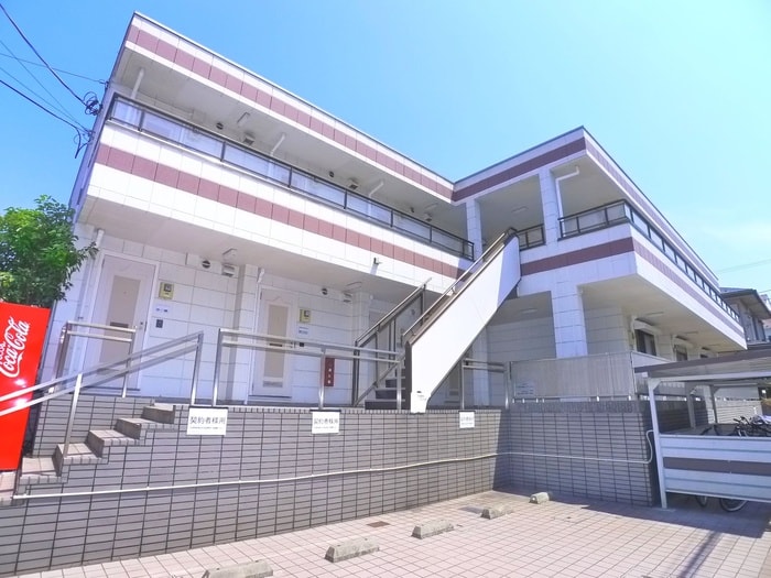 物件外観写真2　(エントランス部分)