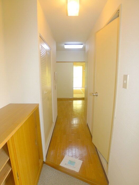 物件内観写真7　(玄関)