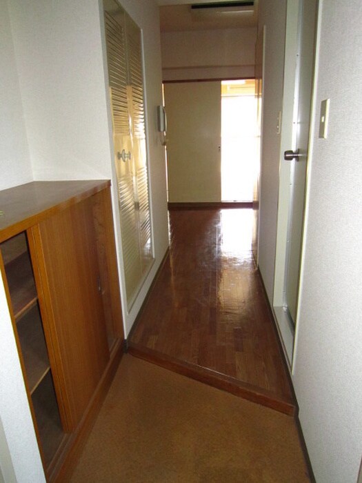 物件内観写真8　(玄関)