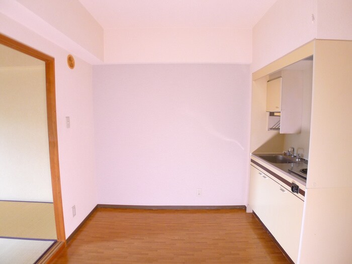 物件内観写真8　(居室)